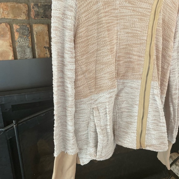 Adorable zip up hoodie - Picture 2 of 5